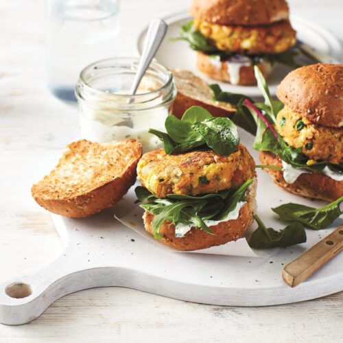 Chickpea burgers with parsley yoghurt