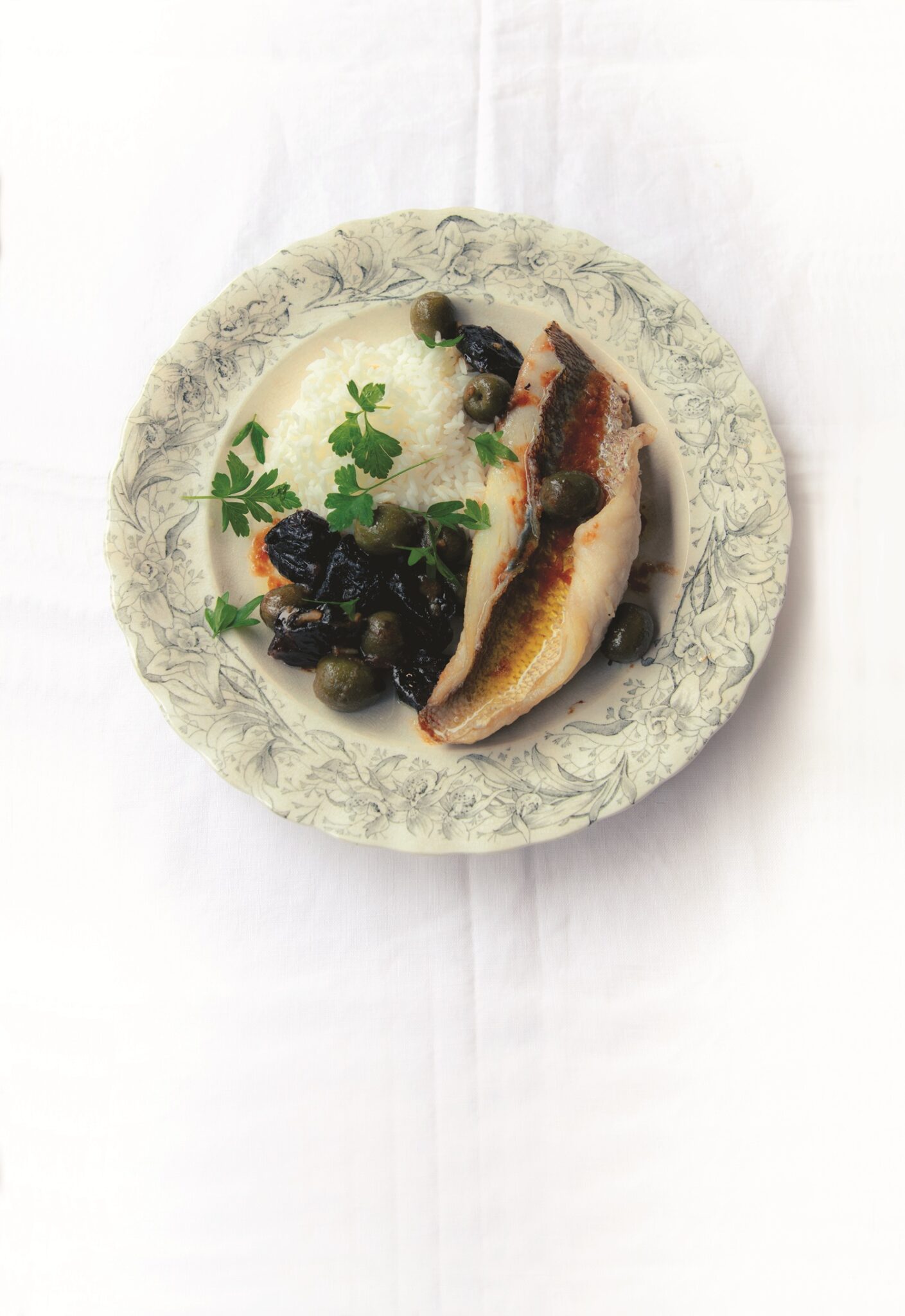 Psari me damaskevmata (Fish fillets with prunes)