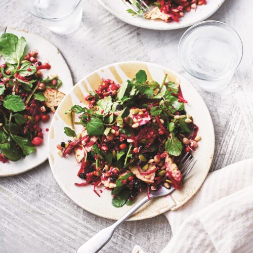 Quinoa and beetroot salad with tempeh