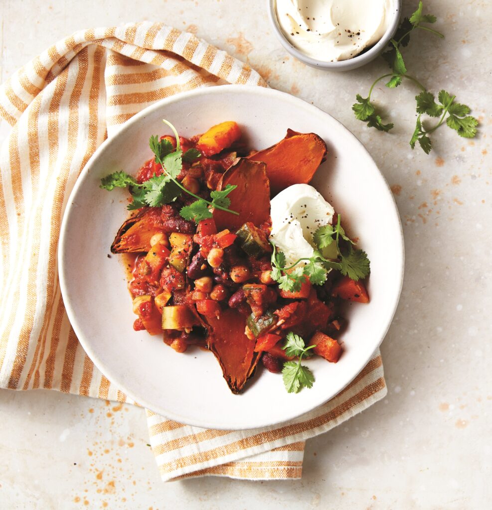 Baked sweet potato with vegie chilli Baked sweet potato with vegie chilli